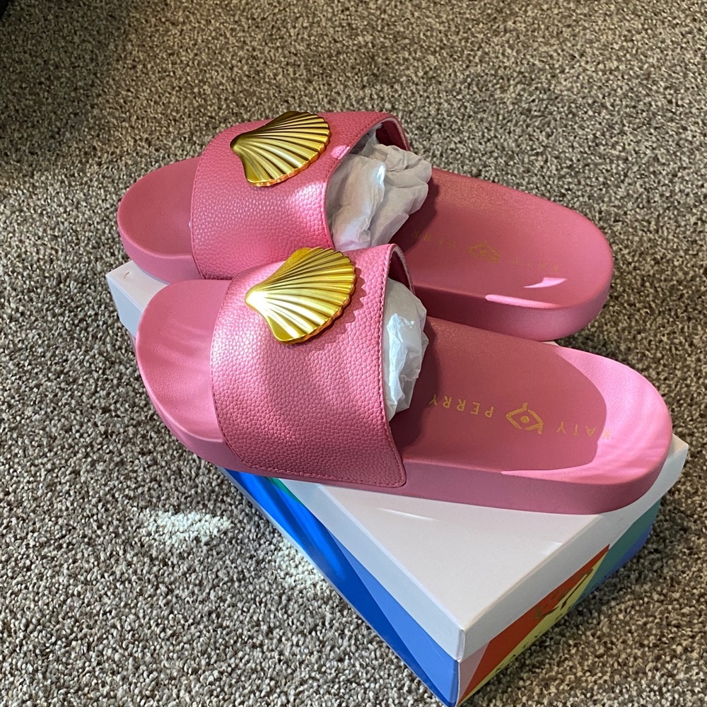 Katy Perry Collections Pink Sandals with Gold Shell - Picture 4 of 8